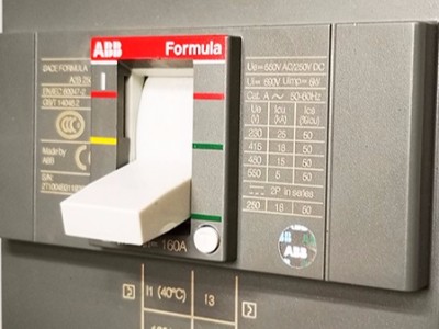 模溫機空氣開關(guān)型號怎么選？「歐能機械」優(yōu)選ABB進口品牌元件