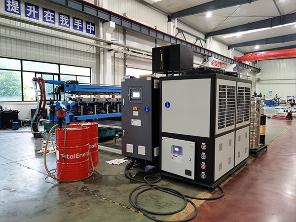 如何制造出高性能的直升機機翼？碳纖維成型模溫機不可少