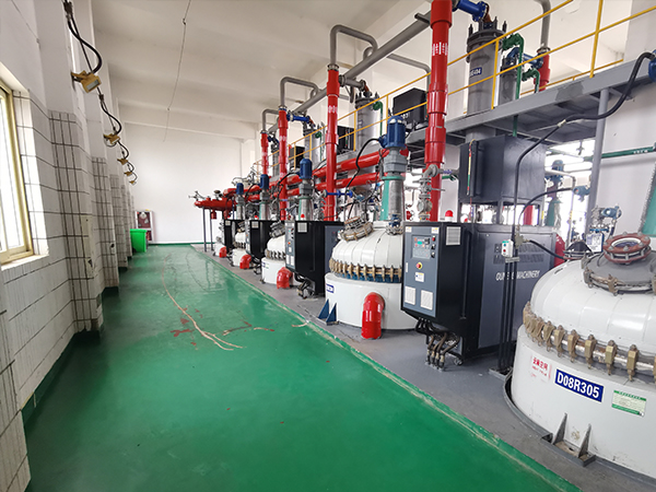 控溫反應釜油溫機掌握反應溫度，助力藥物生產