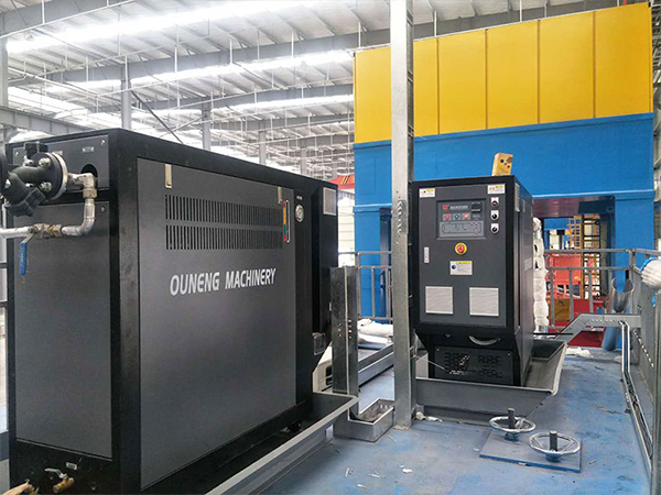 隔熱墊成型模溫機，為汽車內飾件提供控溫解決方案